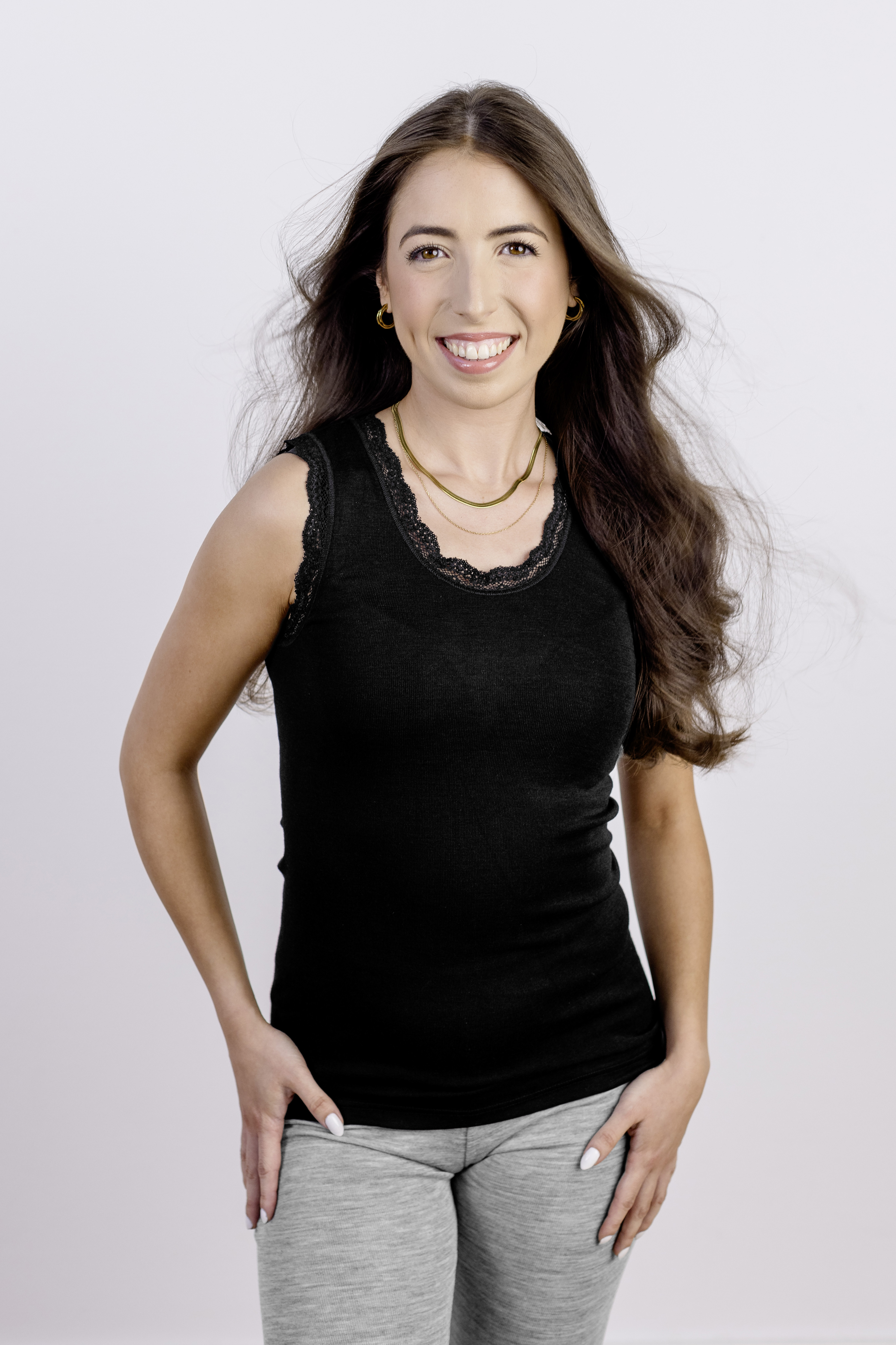 Ladies' sleeveless shirt with lace