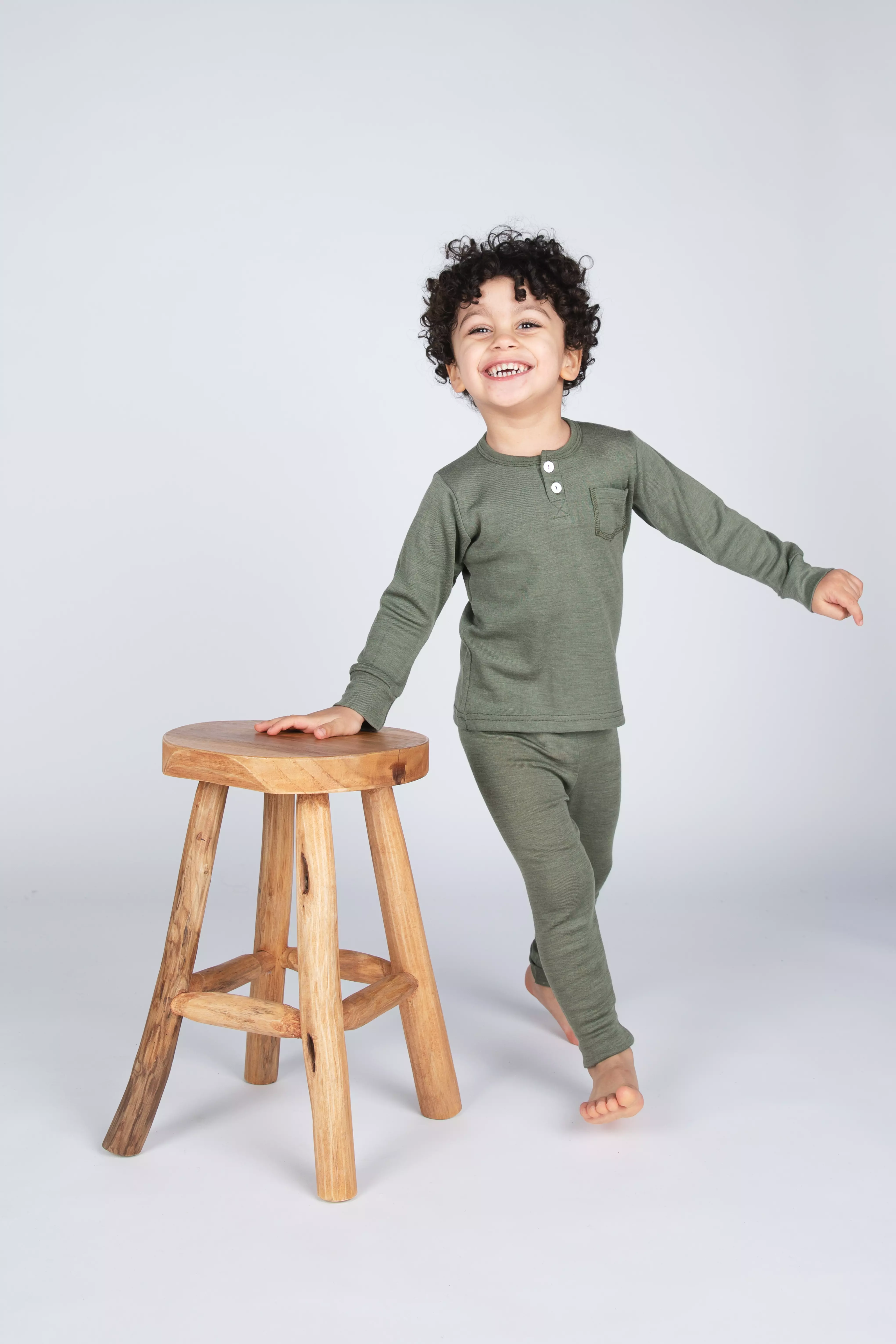 704500 olive