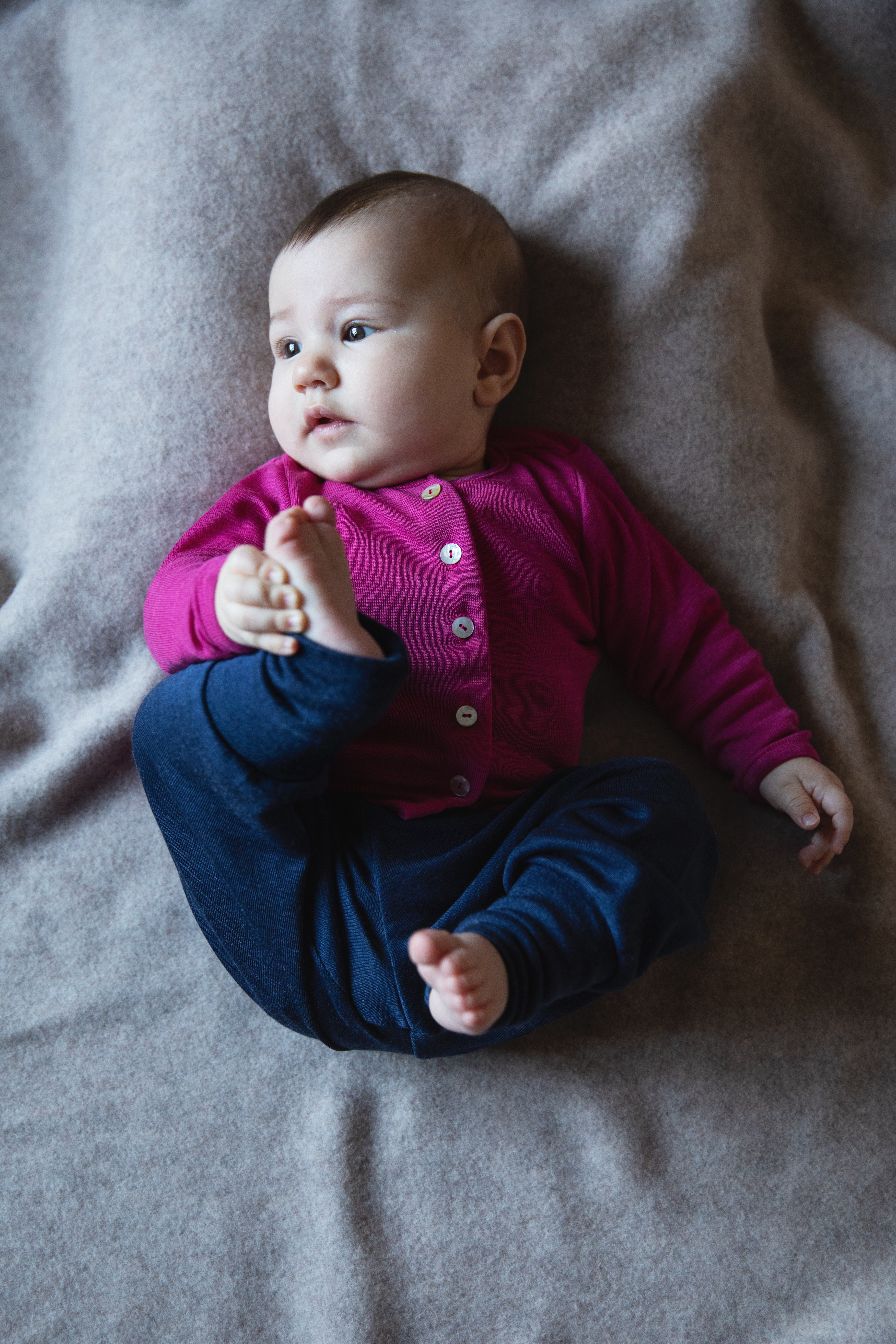 Baby Strickjacke aus Merinowolle & Seide, GOTS